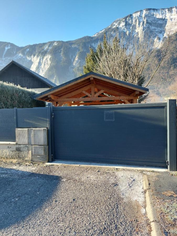 Studio Au Pied Des Montagnes Ле-Бур-д'Уазан Экстерьер фото